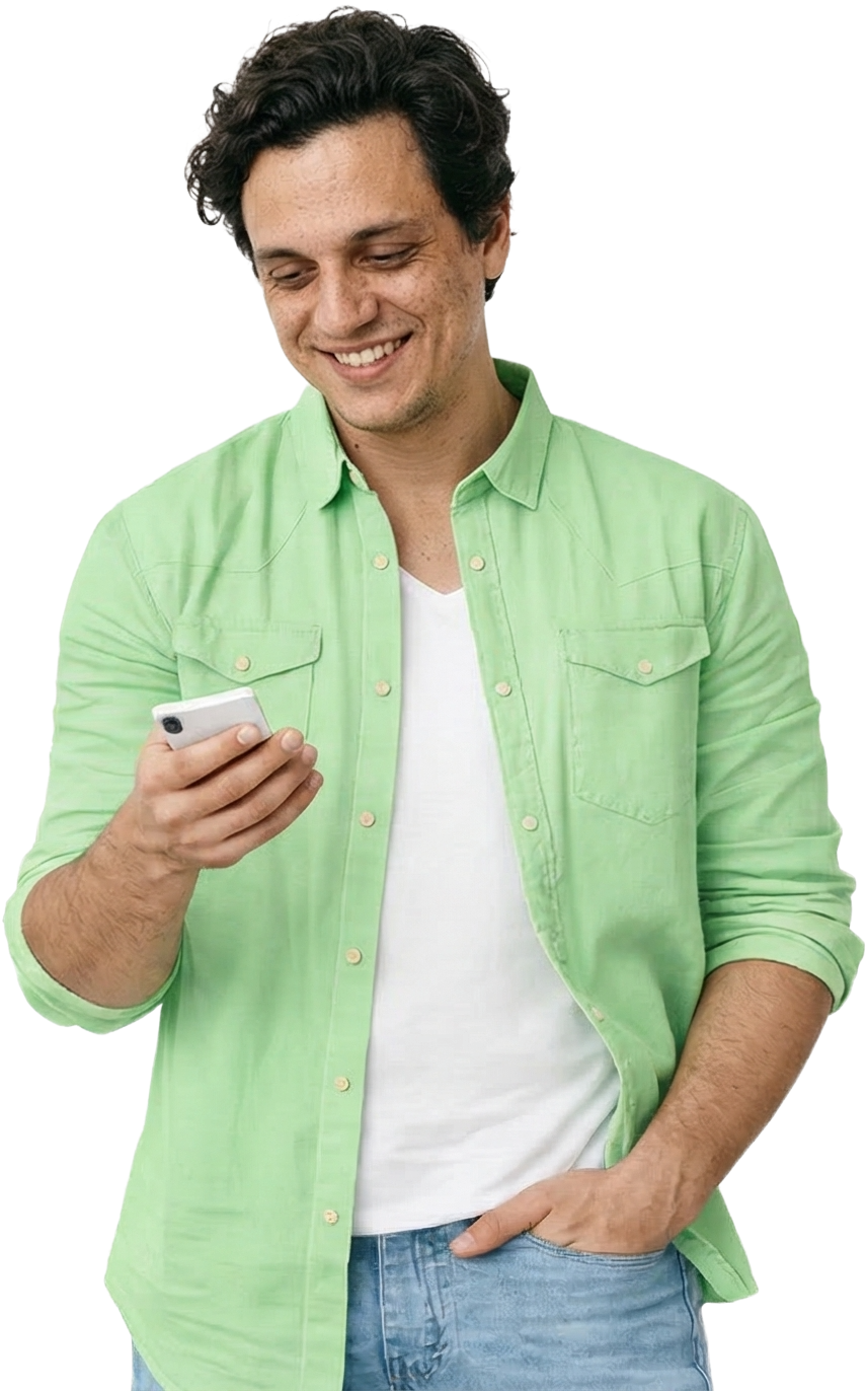 Pessoa mostrando o atendimento da ZapyFlow no celular